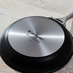 Le Creuset Toughened Non-Stick Frying Pan -Knives Popular Store le creuset toughened nonstick pro fry pan 202226 0006 le creuset toughened nonstick pro 10 piece cookware set 1 z