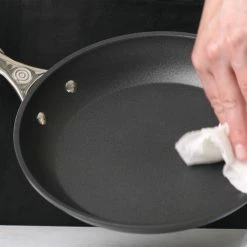 Le Creuset Toughened Non-Stick Frying Pan -Knives Popular Store le creuset toughened nonstick pro fry pan 202232 0010 le creuset toughened nonstick pro fry pan z