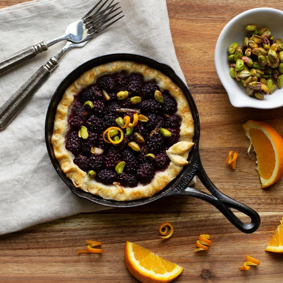 Lodge Blacklock Triple-Seasoned Cast Iron Skillet 3 Lodge Blacklock Triple-Seasoned Cast Iron Skillet - Image 3